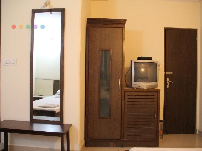 Vivek Hotel นิวเดลี ภายนอก รูปภาพ